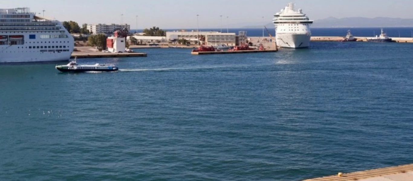 Δραπετσώνα: Φωτιά στο επιβατηγό πλοίο «Σμύρνα» – Έγιναν συλλήψεις